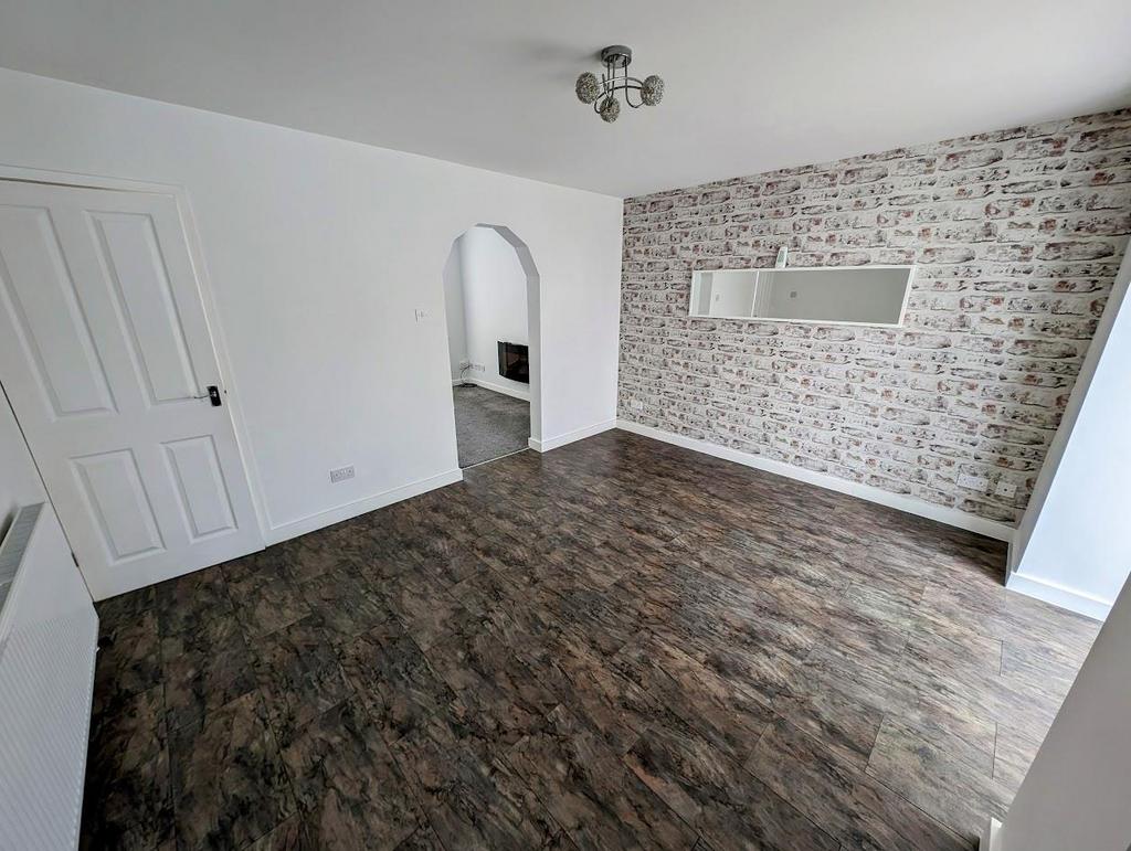 13 Moorpark Avenue dining area 2.jpg
