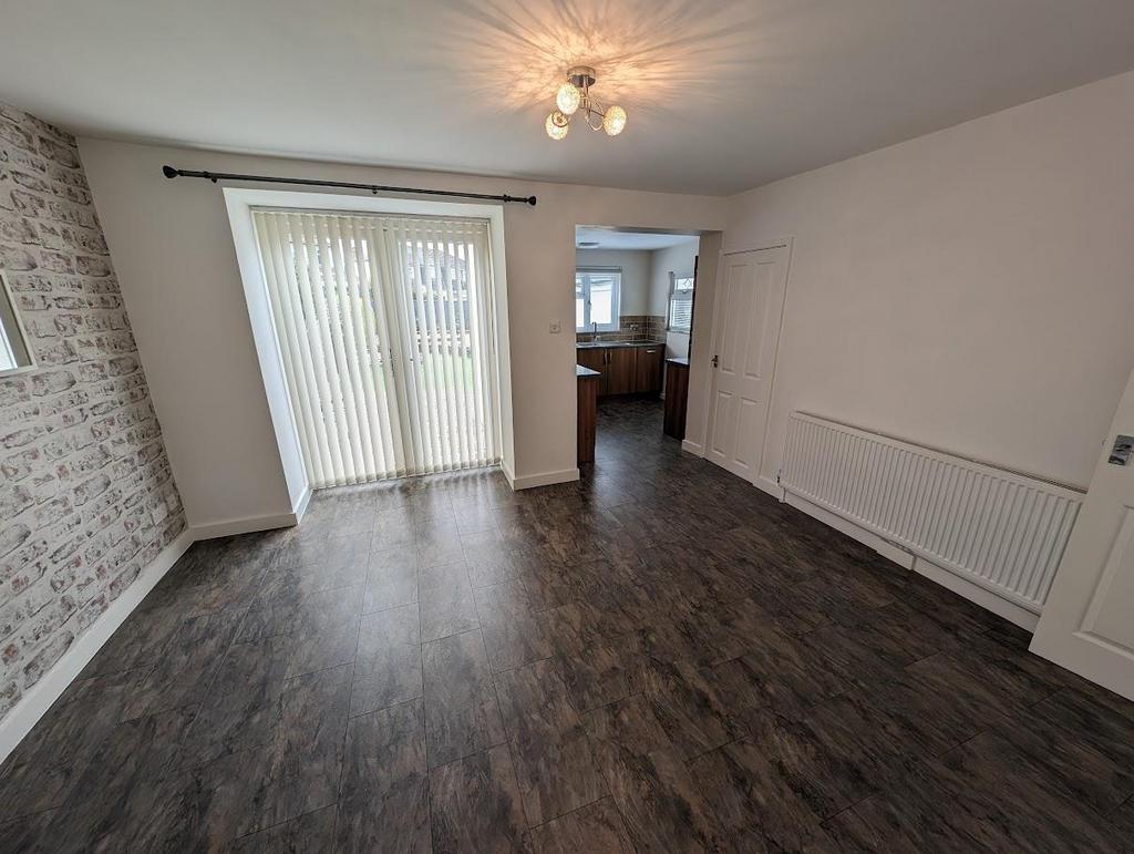 13 Moorpark Avenue dining area.jpg