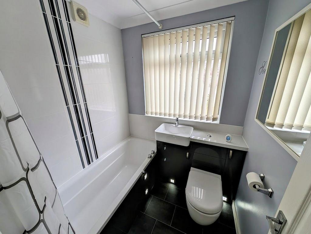 13 Moorpark Avenue Bathroom.jpg