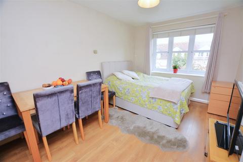 109 Lavender Avenue, Mitcham, CR4 3RS