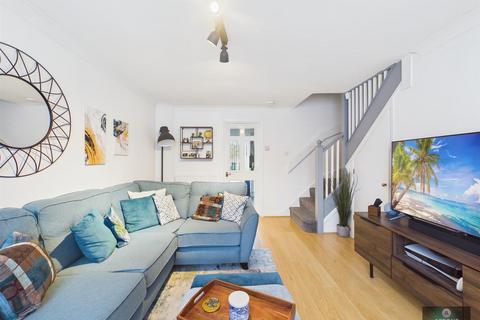 2 bedroom terraced house to rent, Boleyn Close, Maidenbower RH10