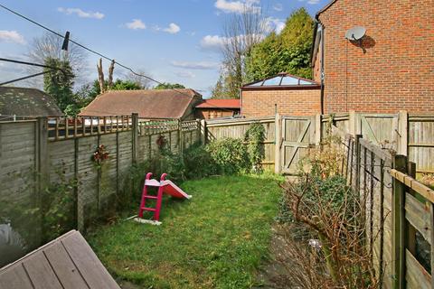 21 Engalee, East Grinstead, RH19 1FE