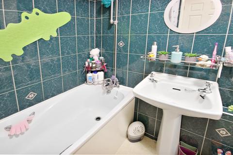 21 Engalee, East Grinstead, RH19 1FE