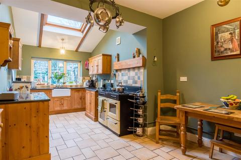 Belle Vue, 29 Bedale Road, Aiskew, Bedale, DL8 1AZ