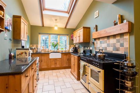 Belle Vue, 29 Bedale Road, Aiskew, Bedale, DL8 1AZ
