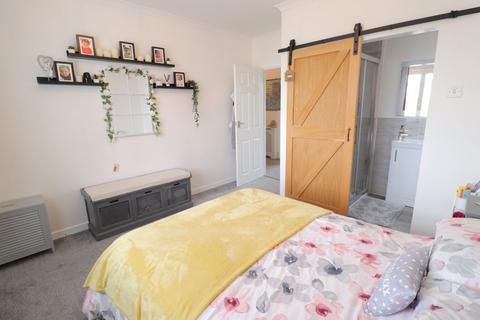 54 Castle Road, Rayleigh, SS6 7QF