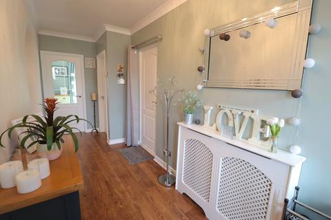54 Castle Road, Rayleigh, SS6 7QF