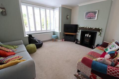 54 Castle Road, Rayleigh, SS6 7QF