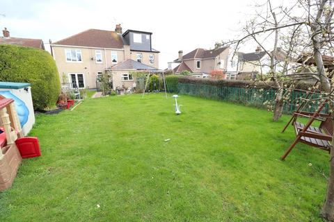 54 Castle Road, Rayleigh, SS6 7QF