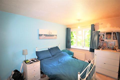 2 bedroom flat to rent, Barley Close, Southgate RH10