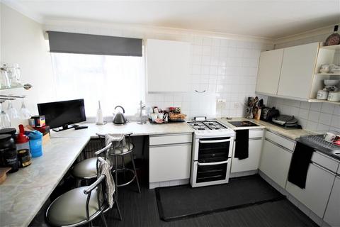 2 bedroom flat to rent, Barley Close, Southgate RH10