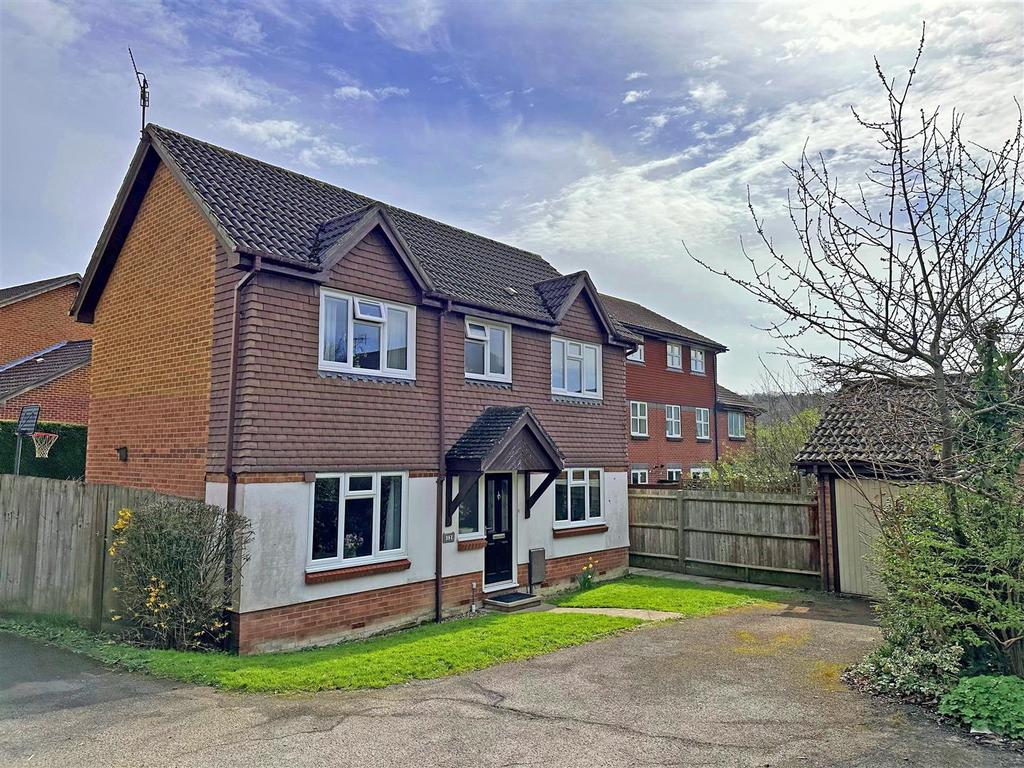 Wordsworth Mead, Redhill 3 bed detached house for sale £575,000
