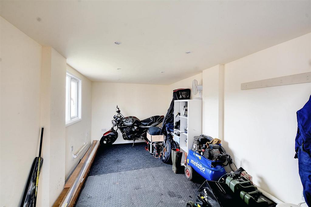 Detached garage