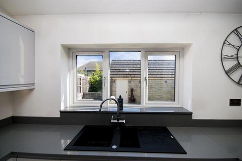 2 Silvermere Close, Ramsbottom, Bury, BL0 9WH