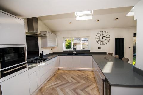 2 Silvermere Close, Ramsbottom, Bury, BL0 9WH