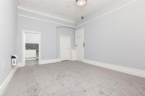 Studio to rent, The Drive, Hove
