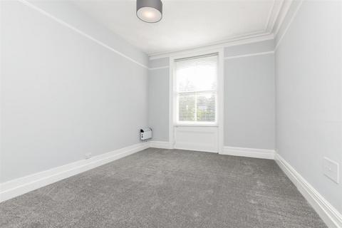 Studio to rent, The Drive, Hove