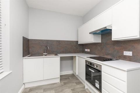Studio to rent, The Drive, Hove