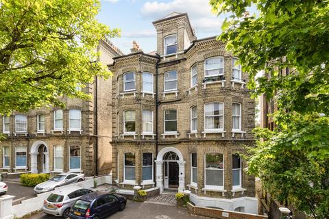 Studio to rent, The Drive, Hove