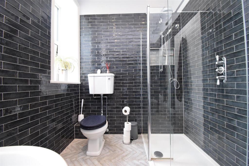 Main bathroom