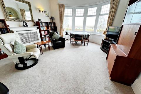 2 bedroom apartment for sale, Summerfields Kingsway, Cleethorpes, N.E. Lincs, DN35 0AF