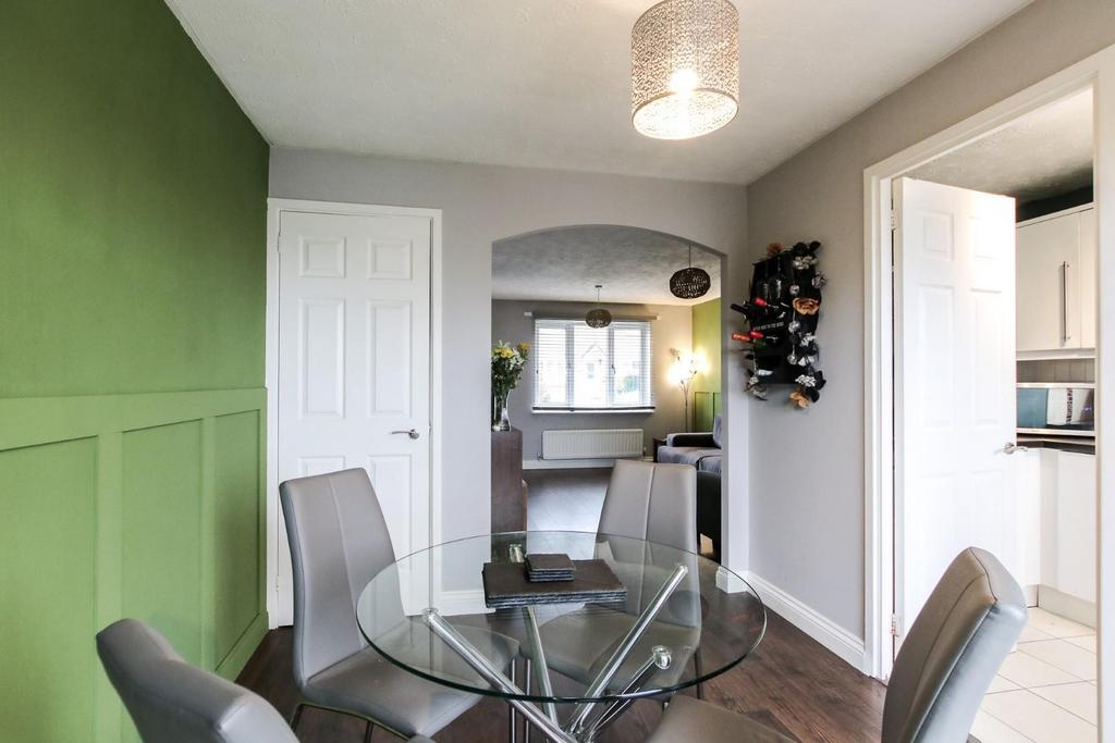 Ashley Close, Killingworth, NE12 3 bed terraced house for sale £180,000