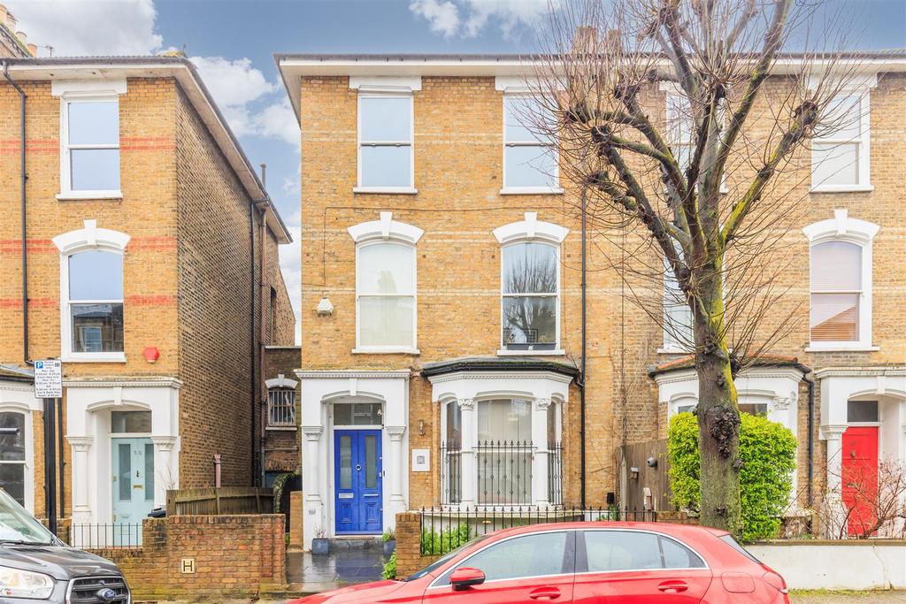 Wilberforce Road, London N4 3 bed flat for sale £700,000