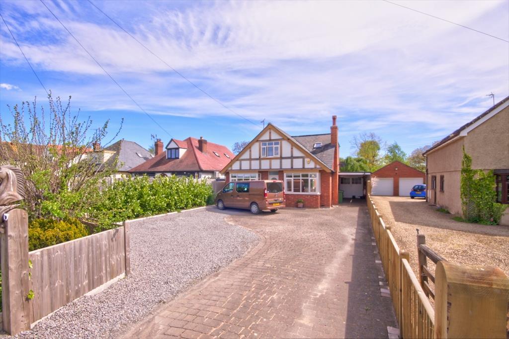Evesham Road Offenham 3 bed detached house for sale £575,000