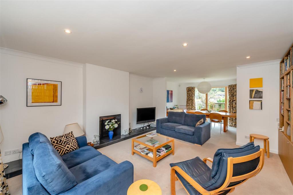 8587992-interior22.jpg