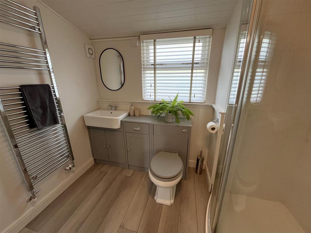 Shower room.jpg