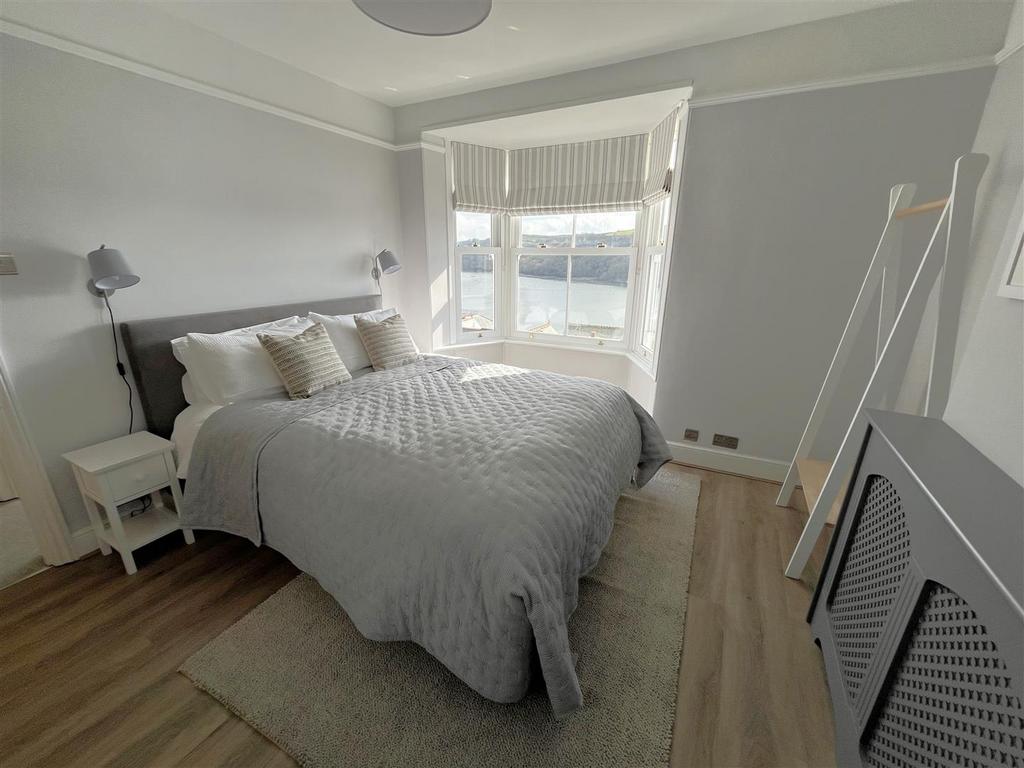 Bedroom 1.jpg