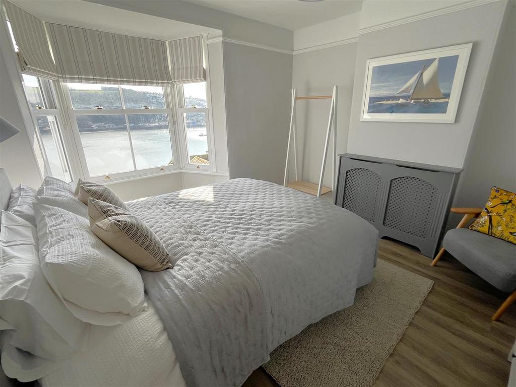 Bed 1.jpg