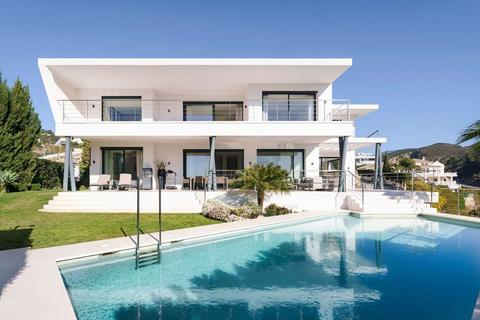 4 bedroom villa, La Quinta, Malaga, Spain