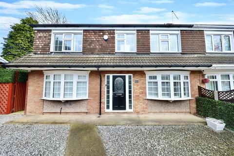 4 bedroom semi-detached house for sale, Highfield Close, Sutton-On-Hull, Hull