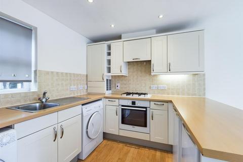 2 bedroom maisonette to rent, Winter Gardens, Southgate RH11