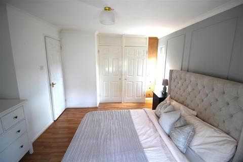 undefined, Goddard Close, Crawley RH10
