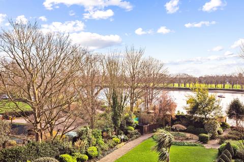 3 bedroom flat for sale, Rivermead Court, Ranelagh Gardens, London SW6