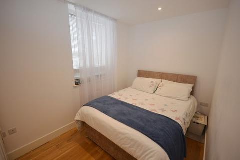 1 bedroom ground floor flat for sale, South Street, Epsom, Surrey. KT18