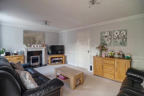 3 bedroom detached house for sale, Peregrine Gardens, Rayleigh, SS6