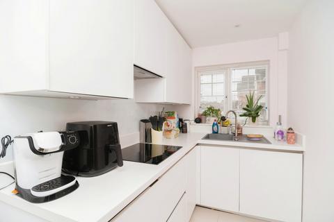 3 bedroom detached house for sale, Peregrine Gardens, Rayleigh, SS6