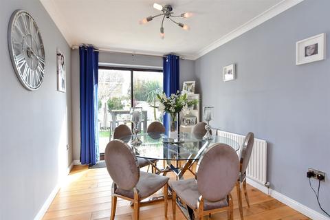 4 bedroom detached house for sale, Chatsworth Ave, Telscombe Cliffs, Peacehaven, East Sussex