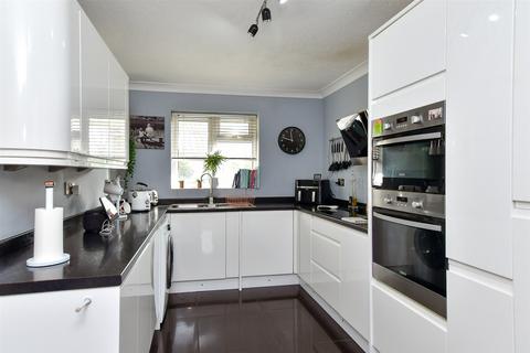 4 bedroom detached house for sale, Chatsworth Ave, Telscombe Cliffs, Peacehaven, East Sussex