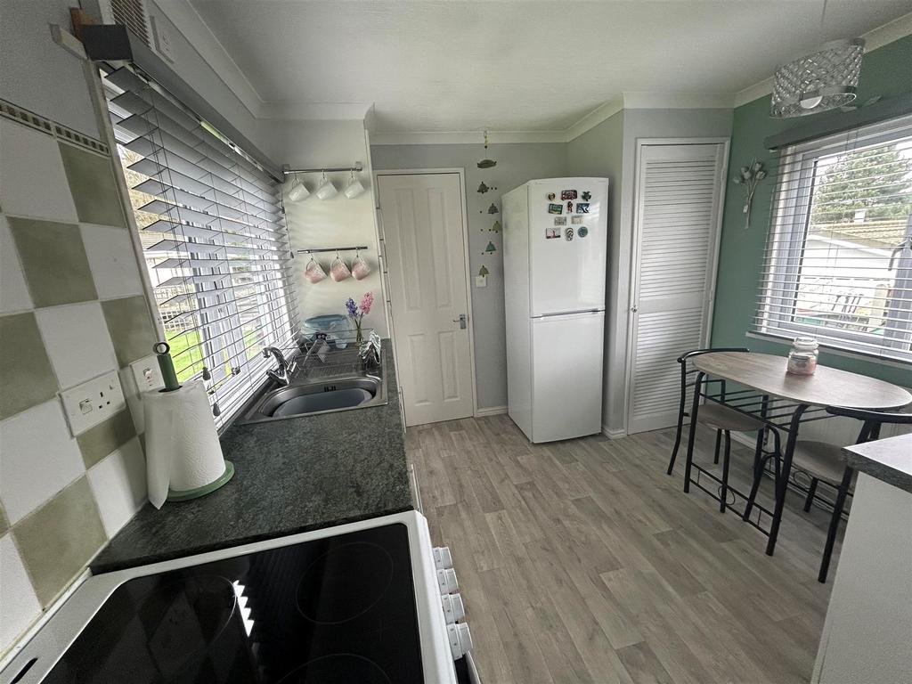 Lower Road, East Farleigh, Maidstone, Kent 1 bed park home for sale £