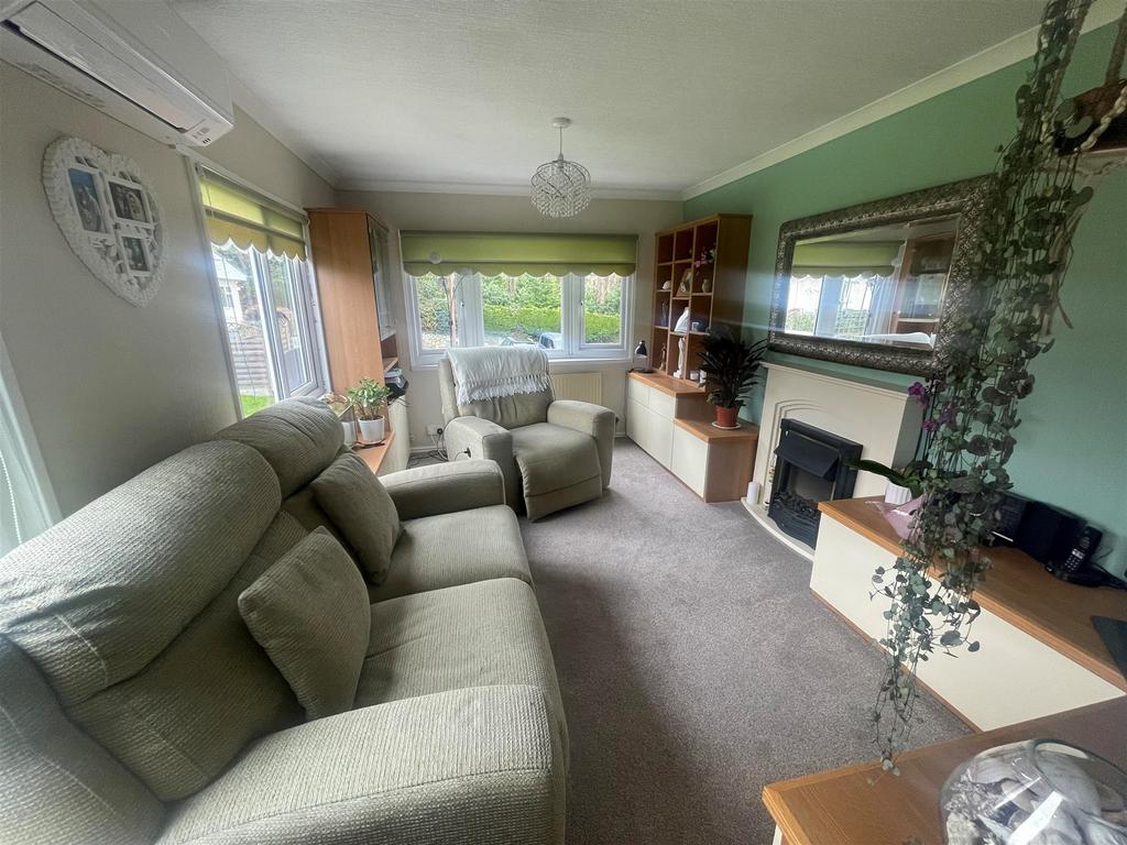 Lower Road, East Farleigh, Maidstone, Kent 1 bed park home for sale £