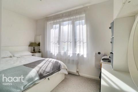 13 David Close, Harlington, Hayes, UB3 5AE