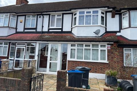 3 bedroom terraced house to rent, Chestnut Grove, Mitcham CR4