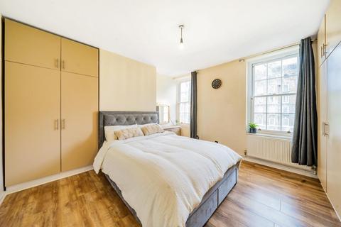3 bedroom flat for sale, Walnut Tree Walk, Kennington