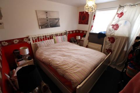 1 bedroom flat for sale, Waterside Close, Barking IG11