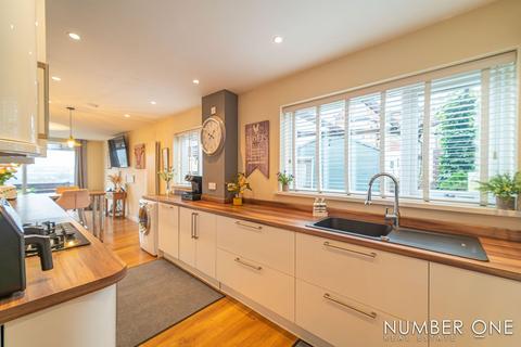 4 bedroom detached house for sale - Christchurch Road, Newport, NP19