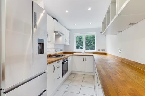 4 bedroom terraced house to rent, Skippetts Gardens, Cranbourne, Basingstoke, RG21